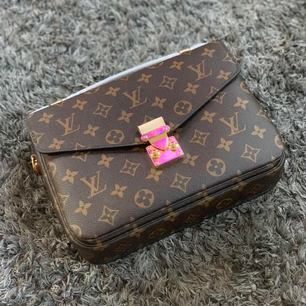 Louis Vuitton Pochete Metis Monogram Canvas